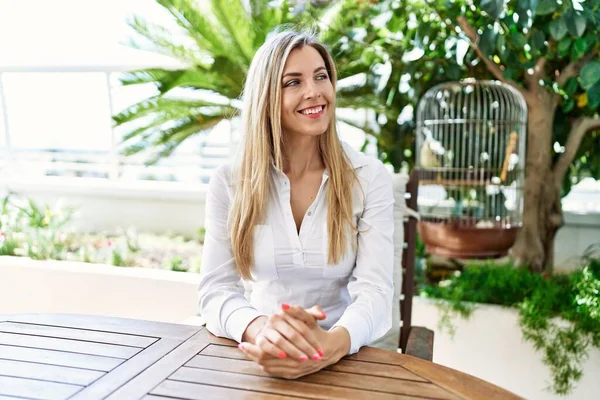 Young Blonde Woman Smiling Happy Sitting Table Terrace — Stockfoto