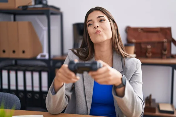 Hispanic Woman Working Office Playing Video Games Looking Camera Blowing — Stock Photo, Image