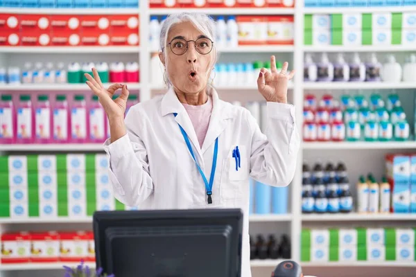 Middle Age Woman Tattoos Working Pharmacy Drugstore Looking Surprised Shocked — Stock Photo, Image