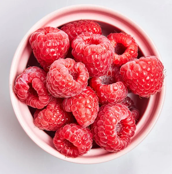 Delicious Group Raspberries Ceramic Bowl Isolated White Background — Stock Photo, Image
