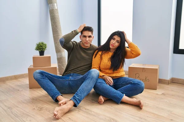 Young Couple Sitting Floor New Home Confuse Wondering Question Uncertain — Stock Photo, Image