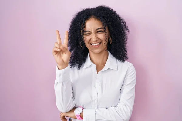 Hispanic Woman Curly Hair Standing Pink Background Smiling Happy Face — Stockfoto