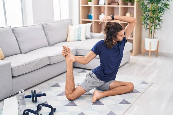 Young Hispanic Man Training Yoga Home — Stock Photo, Image
