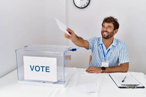 Young Hispanic Politic Party Worker Smiling Happy Holding Vote Electoral — стоковое фото