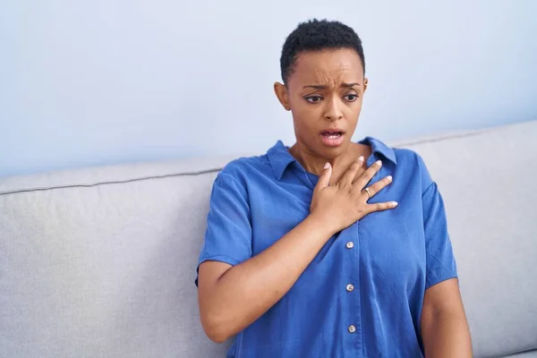 African American Woman Sitting Sofa Suffering Heart Attack Home — Stock Photo, Image