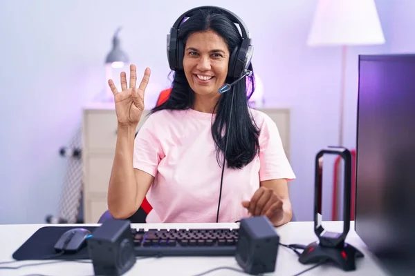 Mature Hispanic Woman Playing Video Games Home Showing Pointing Fingers — Photo