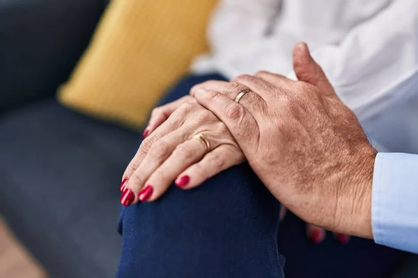 Middle Age Man Woman Couple Showing Engagement Ring Sitting Sofa — ストック写真