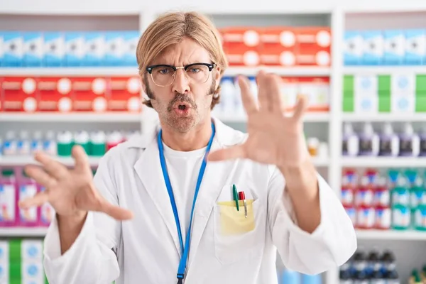 Caucasian Man Mustache Working Pharmacy Drugstore Afraid Terrified Fear Expression — Stock Photo, Image