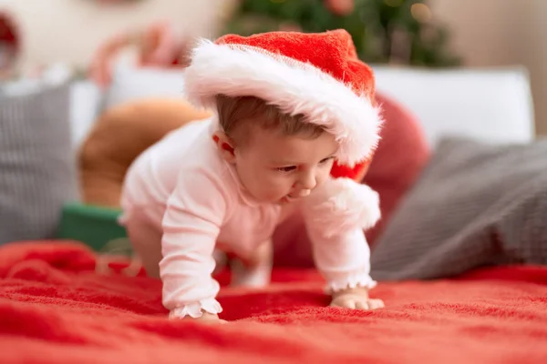 Adorable Toddler Wearing Christmas Hat Crawling Sofa Home — Stock Photo, Image