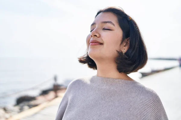 Young Woman Smiling Confident Breathing Seaside — Stock Photo, Image