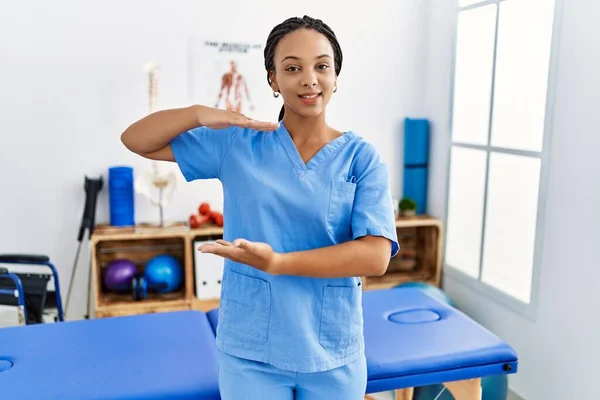 Young African American Woman Working Pain Recovery Clinic Gesturing Hands — Stock Photo, Image