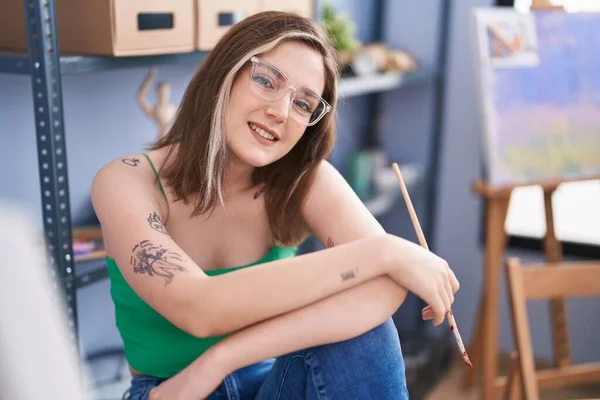 Young Woman Artist Smiling Confident Drawing Art Studio — Stockfoto