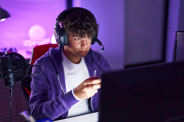 Young Hispanic Teenager Streamer Playing Video Game Using Joystick Gaming — Stock Photo, Image