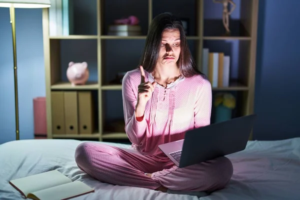 Young Hispanic Woman Using Computer Laptop Bed Pointing Looking Sad — Stock Photo, Image