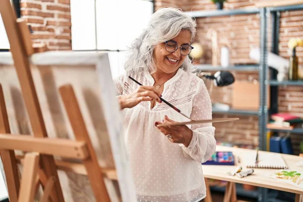 Middle Age Woman Artist Smiling Confident Drawing Art Studio — ストック写真