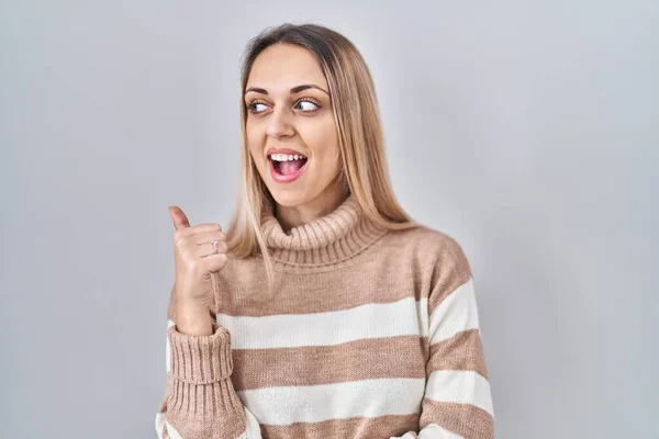 Young Blonde Woman Wearing Turtleneck Sweater Isolated Background Smiling Happy — Stock Photo, Image