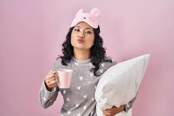 Young Asian Woman Wearing Sleep Mask Pajama Hugging Pillow Drinking — ストック写真
