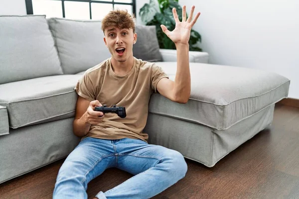 Young Caucasian Man Playing Video Game Holding Controller Home Celebrating — Photo