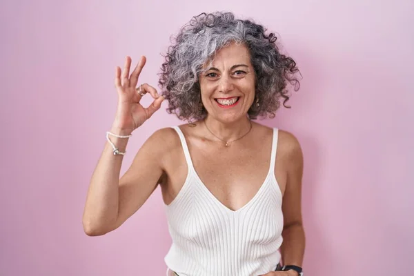 Middle Age Woman Grey Hair Standing Pink Background Smiling Positive — Stock Fotó