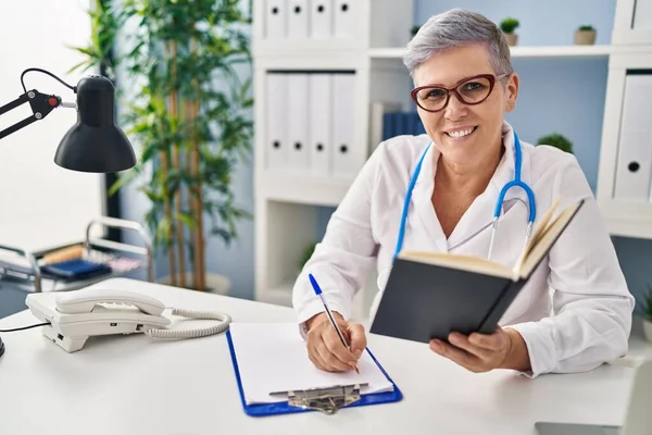 Middle Age Woman Wearing Doctor Uniform Writing Clipboard Clinic — Stock Photo, Image