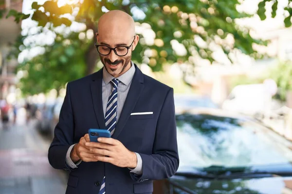 Young Hispanic Man Executive Smiling Confident Using Smartphone Street — Stock Photo, Image