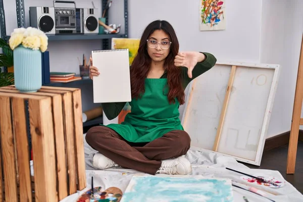 Hispanic Young Woman Holding Notebook Art Studio Angry Face Negative — Foto de Stock