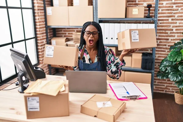 African Woman Braids Working Small Business Ecommerce Holding Packages Angry — Foto Stock