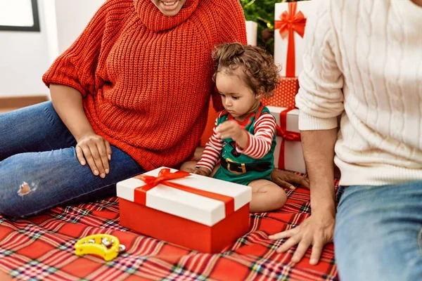 Couple Daughter Unboxing Gift Sitting Christmas Tree Home — Stock Photo, Image