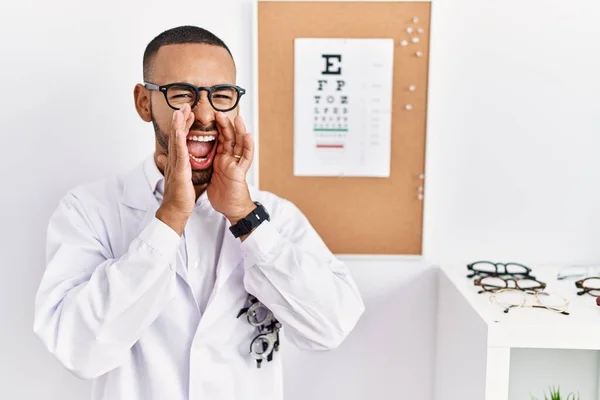 African American Optician Man Standing Eyesight Test Shouting Angry Out — Zdjęcie stockowe