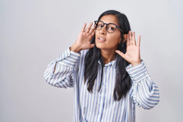 Young Hispanic Woman Wearing Glasses Trying Hear Both Hands Ear — Stock Photo, Image
