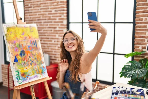 Young Beautiful Hispanic Woman Artist Having Video Call Art Studio —  Fotos de Stock