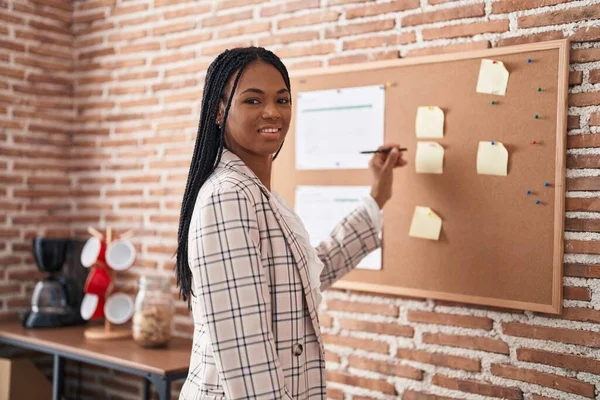 African American Woman Business Worker Writing Cork Board Office — Stock Photo, Image