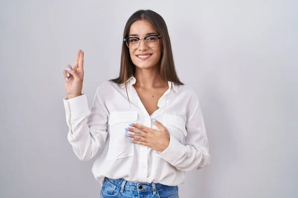 Young Brunette Woman Wearing Glasses Smiling Swearing Hand Chest Fingers — Stock Photo, Image