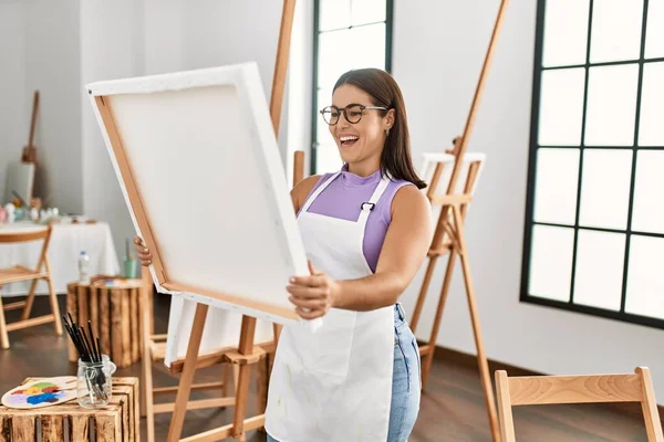 Young Beautiful Hispanic Woman Artist Smiling Confident Looking Draw Art — ストック写真