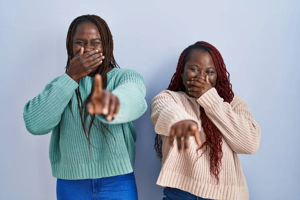 Two African Woman Standing Blue Background Laughing You Pointing Finger — Stock Photo, Image