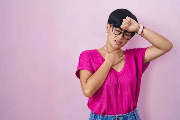 Young Asian Woman Short Hair Standing Pink Background Touching Forehead —  Fotos de Stock