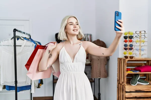 Young Caucasian Woman Holding Shopping Bags Make Selfie Smartphone Clothing — 图库照片