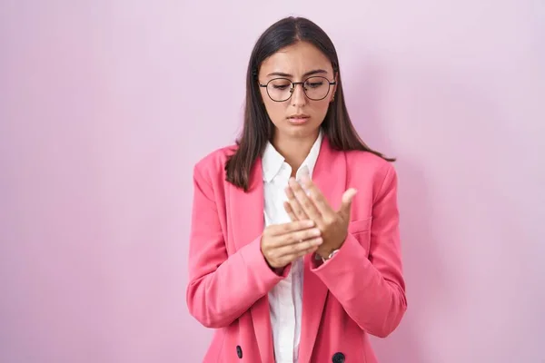 Young Hispanic Woman Wearing Business Clothes Glasses Suffering Pain Hands — Zdjęcie stockowe