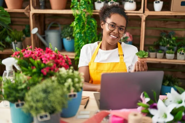 African American Woman Florist Using Laptop Holding Plant Flower Shop — Stock Photo, Image