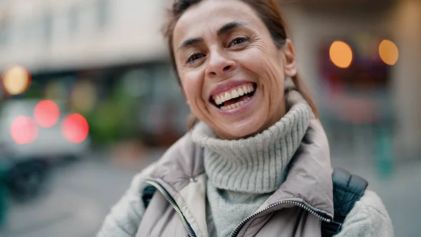 Middle Age Hispanic Woman Smiling Confident Standing Street — Stock Photo, Image