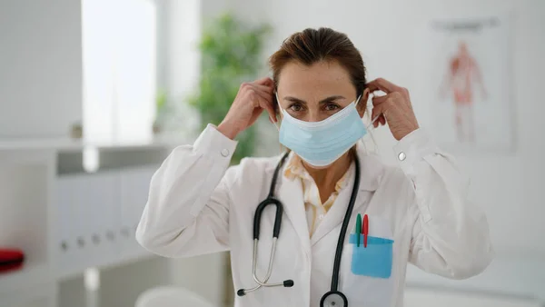 Middle Age Hispanic Woman Wearing Doctor Uniform Medical Mask Clinic — Stock Photo, Image