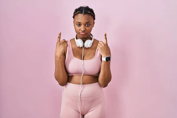 African American Woman Braids Wearing Sportswear Headphones Pointing Looking Sad — Photo