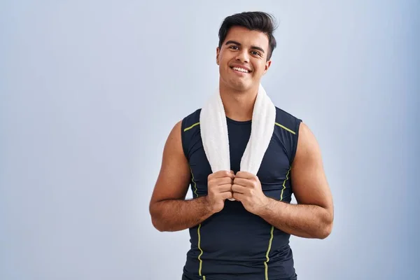 Young Hispanic Man Smiling Confident Holding Towel Sport Center — Stock Photo, Image