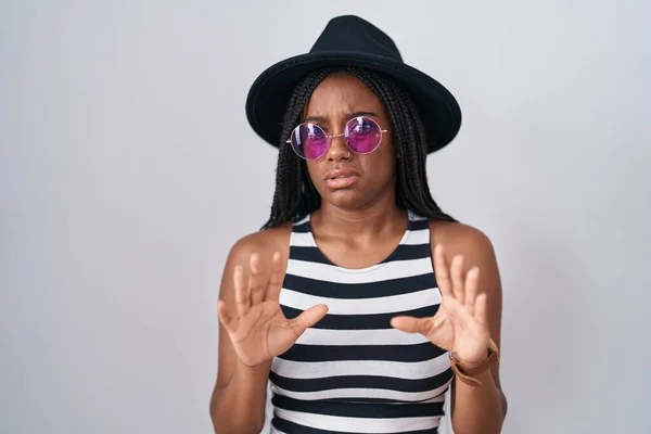 Young African American Braids Wearing Hat Sunglasses Moving Away Hands — Stock Photo, Image