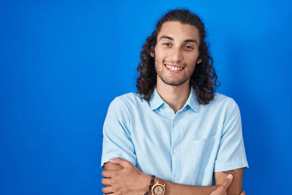 Young Hispanic Man Standing Blue Background Happy Face Smiling Crossed — Zdjęcie stockowe