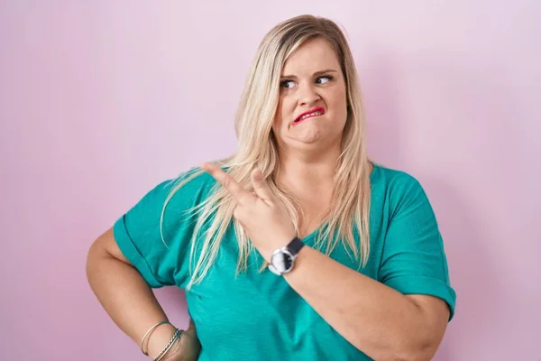 Caucasian Size Woman Standing Pink Background Pointing Aside Worried Nervous — Photo