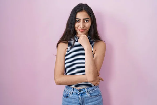 Young Teenager Girl Wearing Casual Striped Shirt Looking Confident Camera — Stockfoto