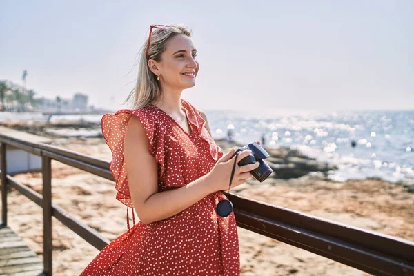 Young Blonde Girl Smiling Happy Using Camera Beach — Stock Photo, Image