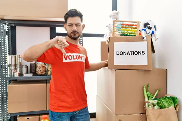 Young Man Beard Wearing Volunteer Shirt Donations Stand Angry Face — Stock Photo, Image