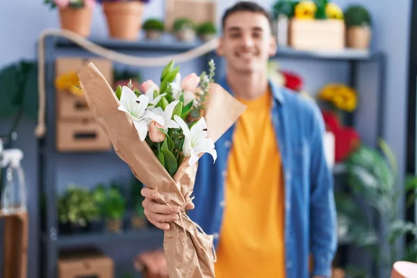 Young Hispanic Man Florist Holding Bouquet Flowers Florist Store — Stock Photo, Image